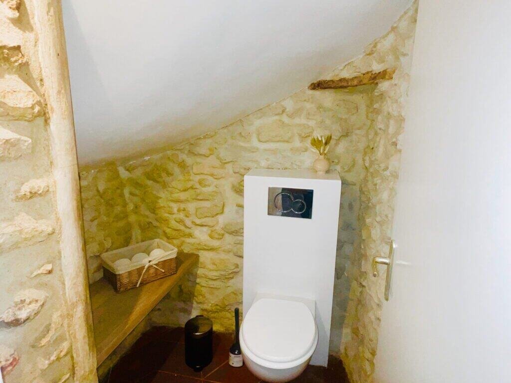 casa londono maisonette toilette