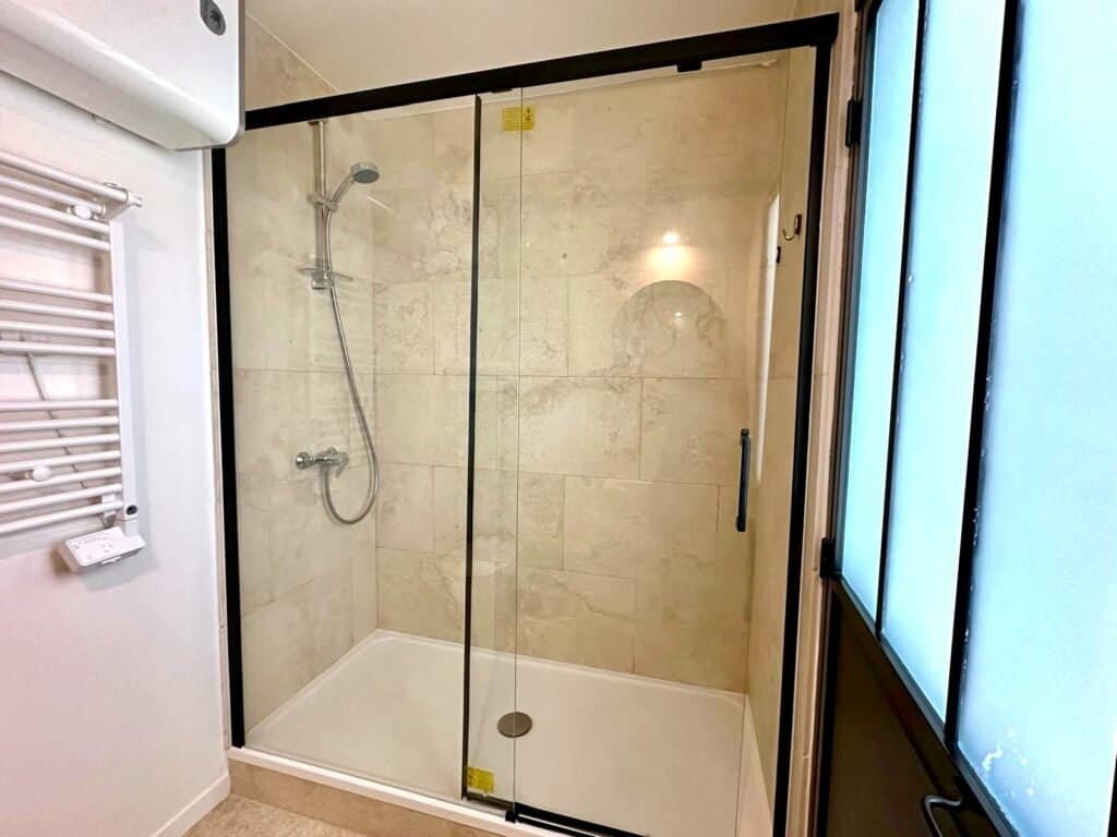 casa londono studio 8 douche